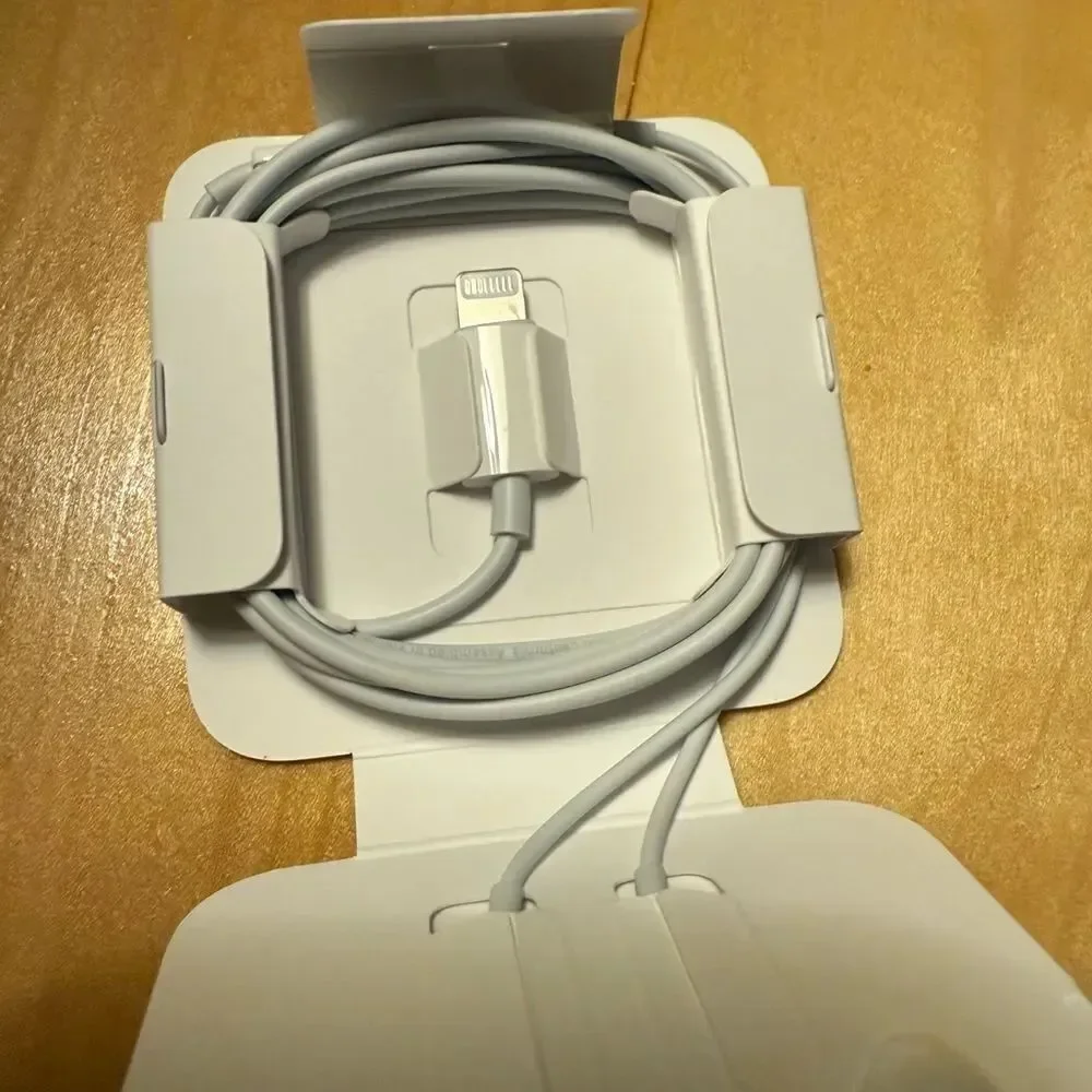 New Apple White Wired Earbuds with Lightning Connector